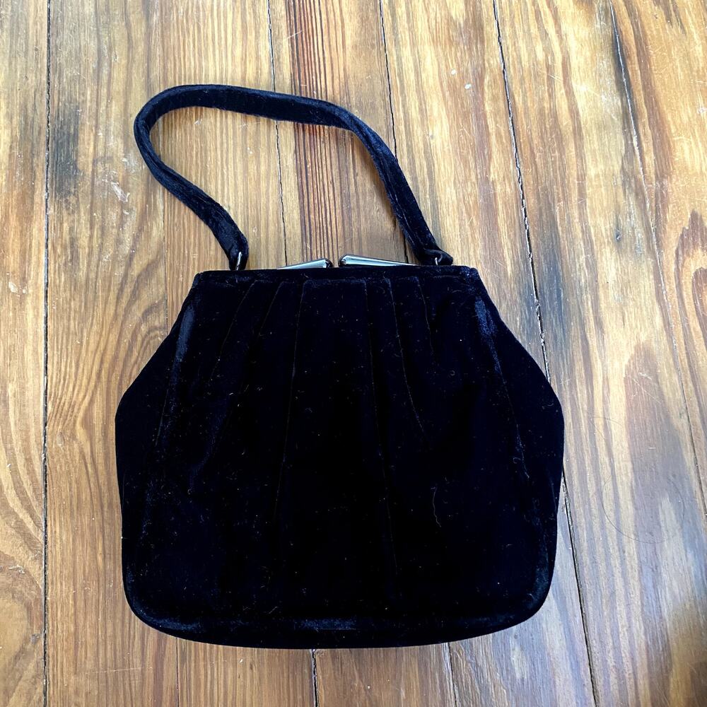 Bechamel Black Velvet Hand Purse
